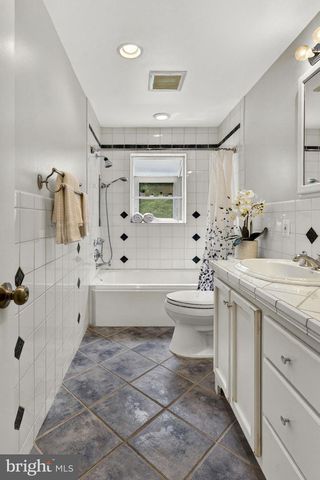 4908 BRADFORD DR, Annandale, VA 22003