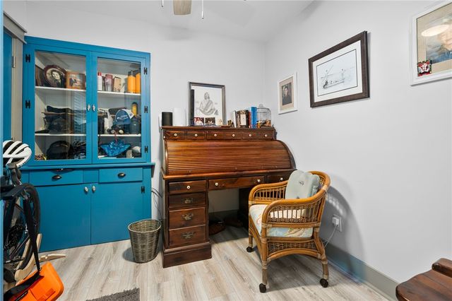 202 S 7th St, Rockport, TX 78382