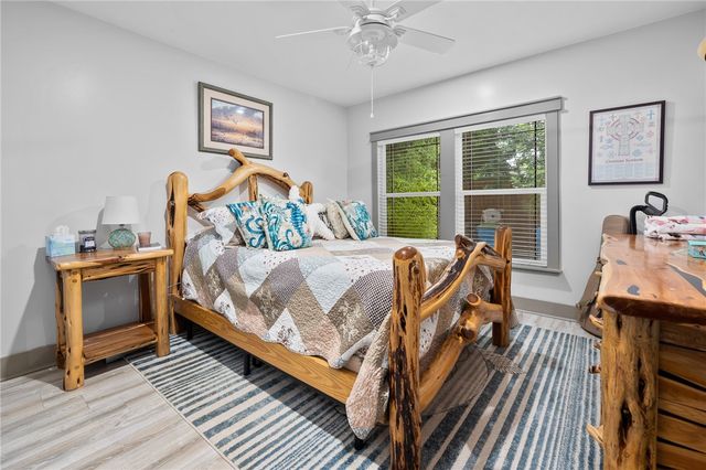 202 S 7th St, Rockport, TX 78382