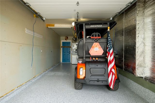 202 S 7th St, Rockport, TX 78382