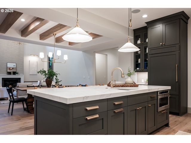 964 Country Commons Ln, Lake Oswego, OR 97034