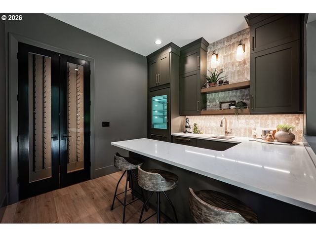964 Country Commons Ln, Lake Oswego, OR 97034