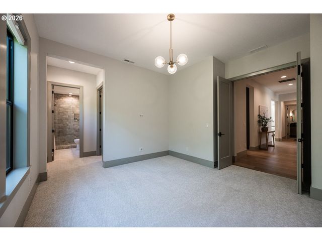 964 Country Commons Ln, Lake Oswego, OR 97034