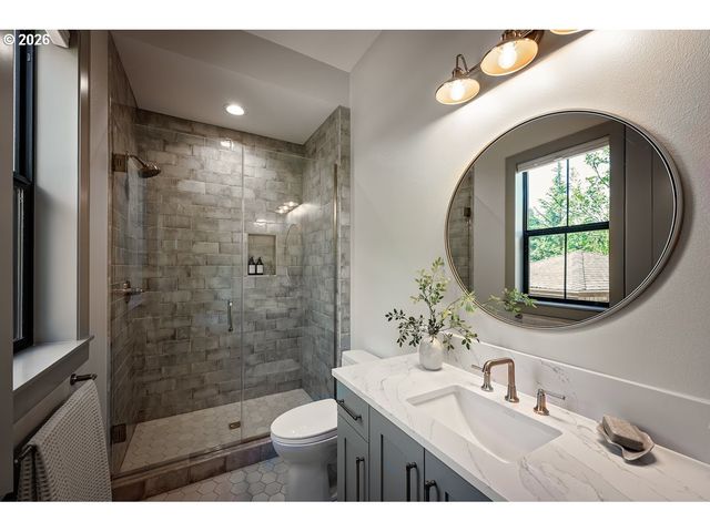 964 Country Commons Ln, Lake Oswego, OR 97034