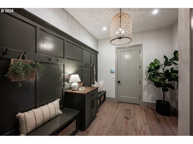964 Country Commons Ln, Lake Oswego, OR 97034