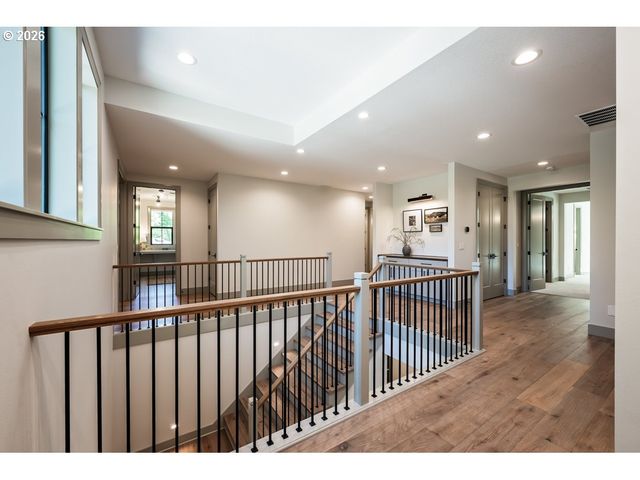 964 Country Commons Ln, Lake Oswego, OR 97034