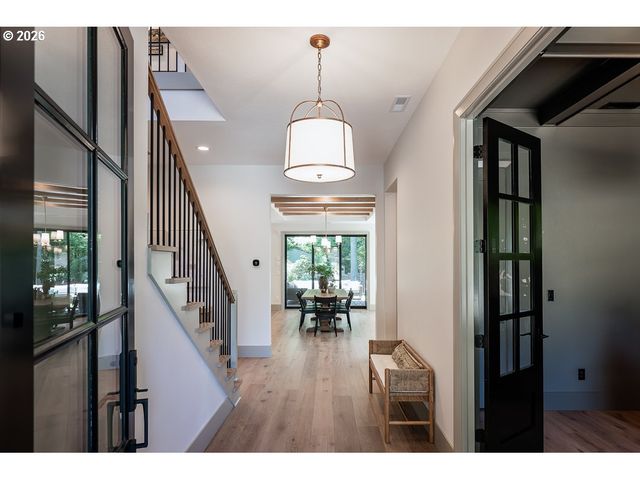 964 Country Commons Ln, Lake Oswego, OR 97034