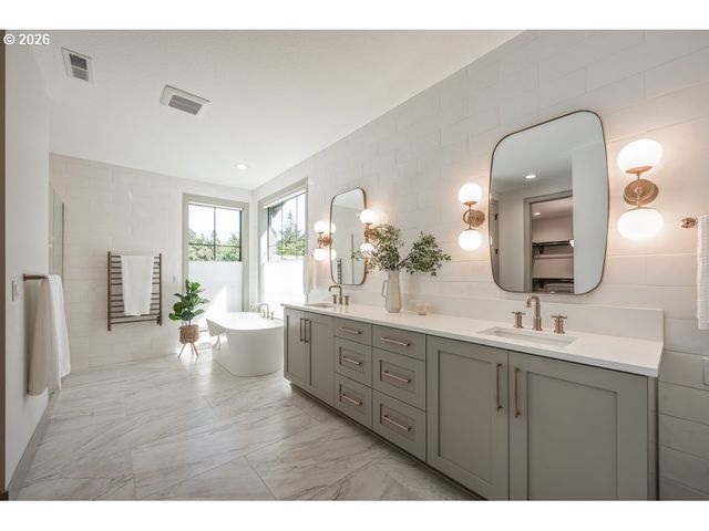 964 Country Commons Ln, Lake Oswego, OR 97034