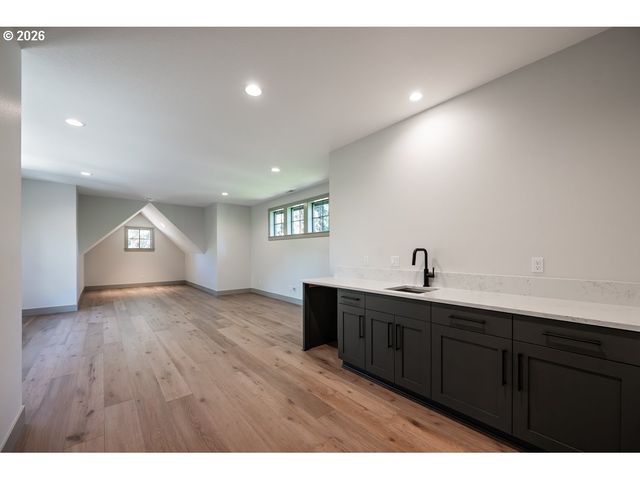 964 Country Commons Ln, Lake Oswego, OR 97034