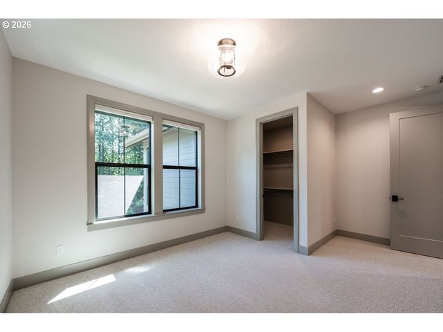 964 Country Commons Ln, Lake Oswego, OR 97034