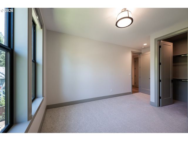 964 Country Commons Ln, Lake Oswego, OR 97034