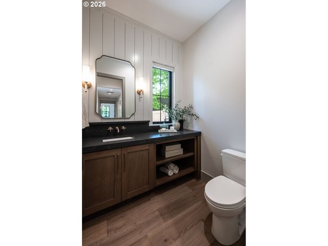 964 Country Commons Ln, Lake Oswego, OR 97034