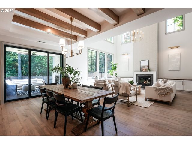 964 Country Commons Ln, Lake Oswego, OR 97034