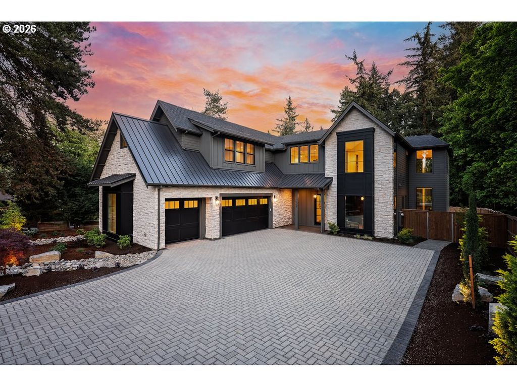 964 Country Commons Ln, Lake Oswego, OR 97034