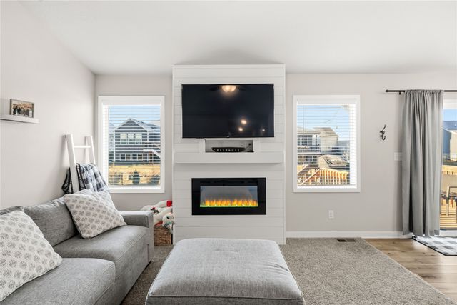 282 NW Lexington Drive, Waukee, IA 50263