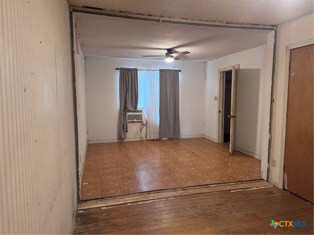 609 E Sarah Street, Cuero, TX 77954