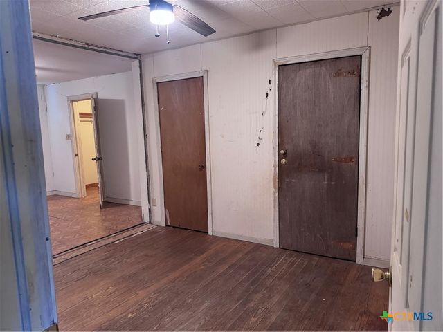 609 E Sarah Street, Cuero, TX 77954