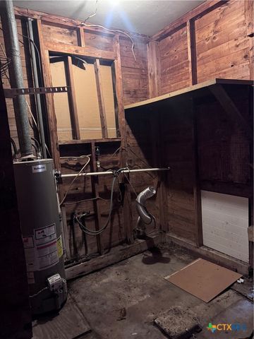 609 E Sarah Street, Cuero, TX 77954