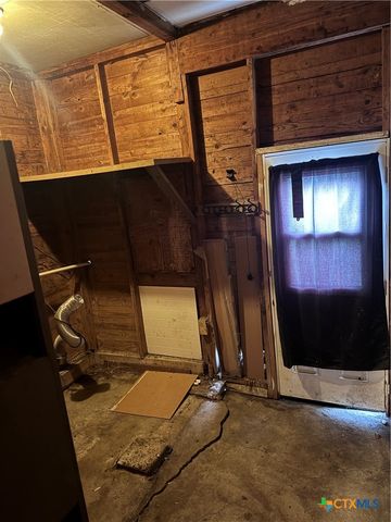 609 E Sarah Street, Cuero, TX 77954