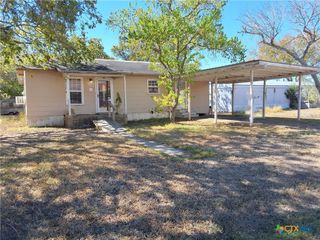 609 E Sarah Street, Cuero, TX 77954