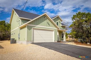 1672 Hillcrest Forest, Canyon Lake, TX 78133