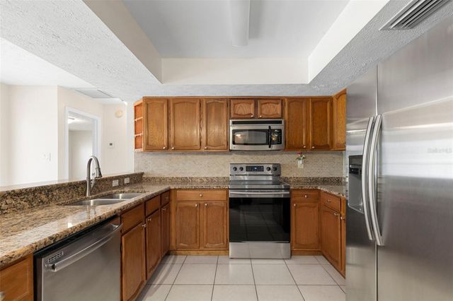 8904 W FLORA STREET, Tampa, FL 33615