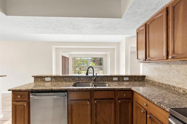 8904 W FLORA STREET, Tampa, FL 33615