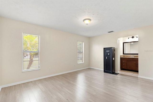 8904 W FLORA STREET, Tampa, FL 33615