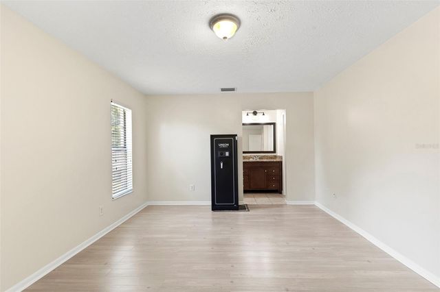 8904 W FLORA STREET, Tampa, FL 33615
