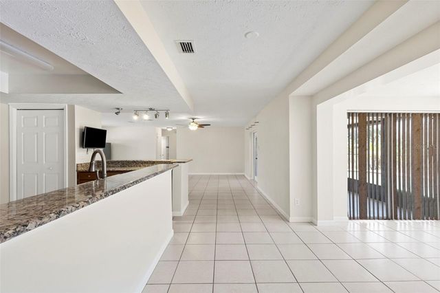 8904 W FLORA STREET, Tampa, FL 33615