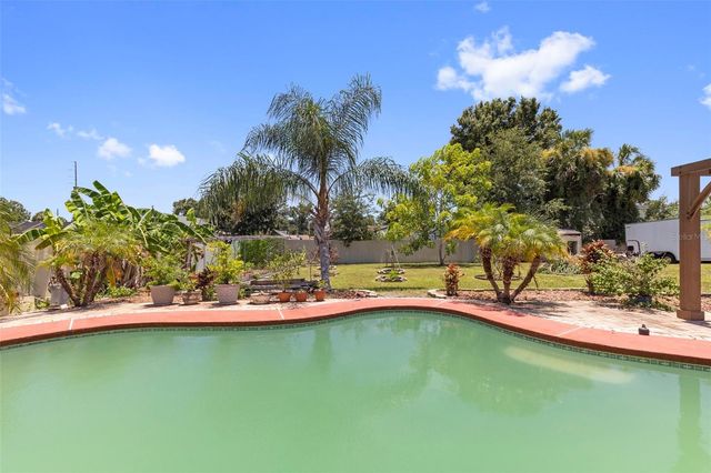 8904 W FLORA STREET, Tampa, FL 33615