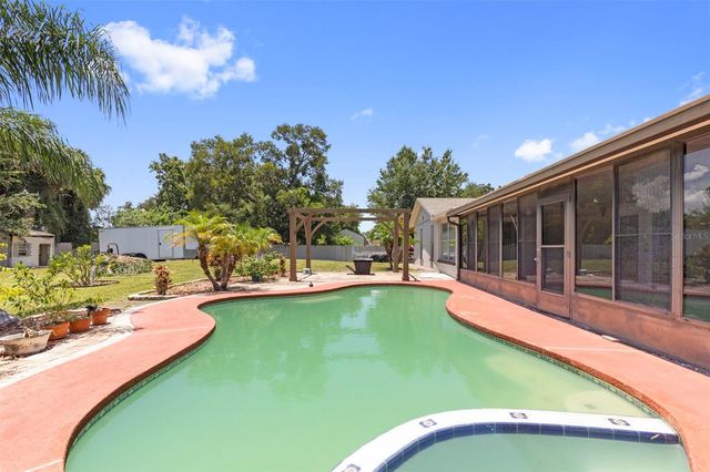 8904 W FLORA STREET, Tampa, FL 33615