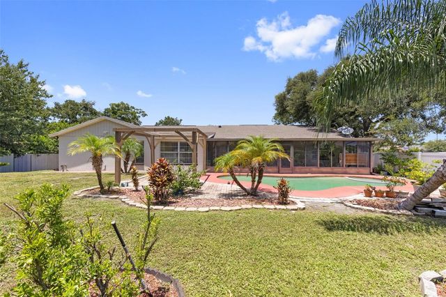 8904 W FLORA STREET, Tampa, FL 33615