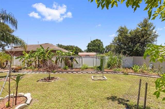 8904 W FLORA STREET, Tampa, FL 33615