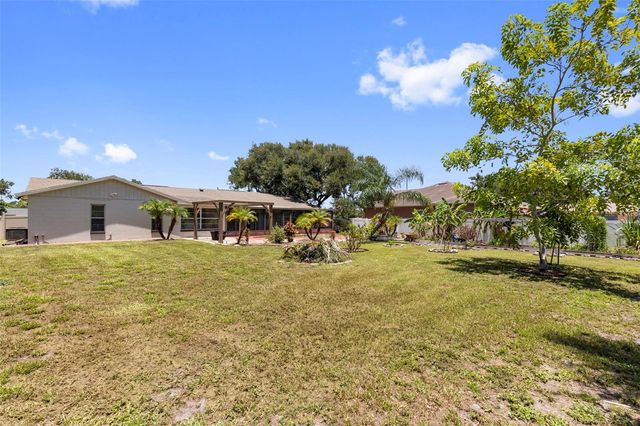8904 W FLORA STREET, Tampa, FL 33615