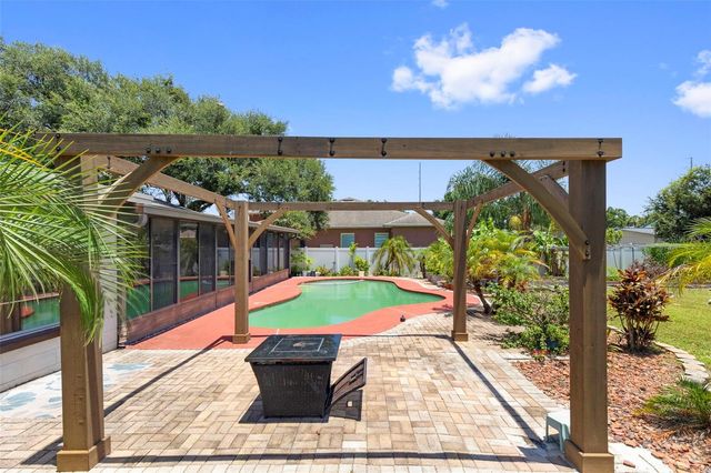 8904 W FLORA STREET, Tampa, FL 33615