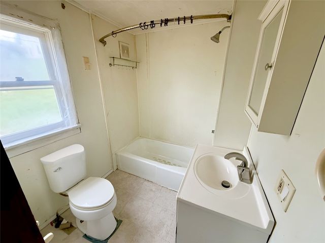 1126 Old National Pike, Centerville, PA 15333