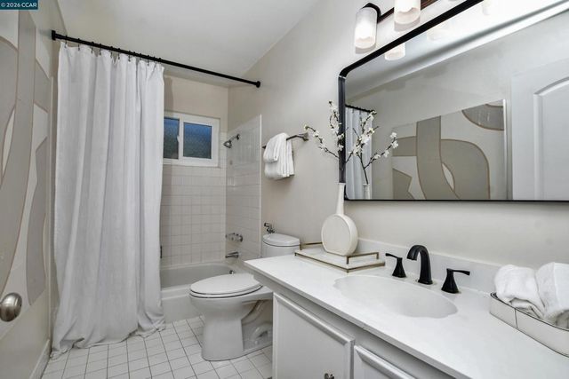 1808 Las Ramblas Dr, Concord, CA 94521