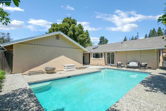 1808 Las Ramblas Dr, Concord, CA 94521