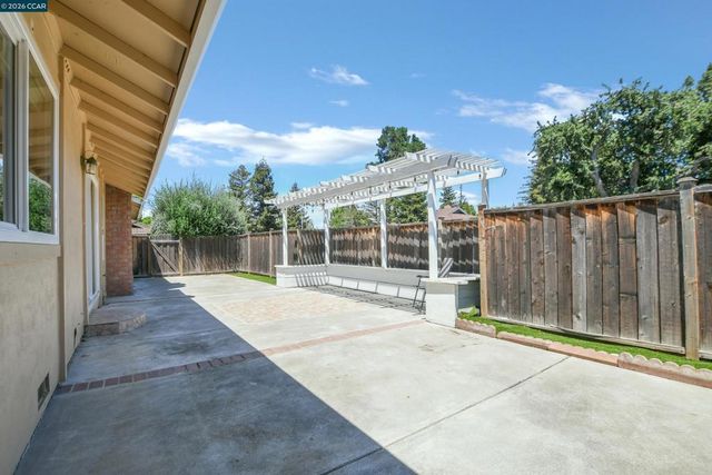 1808 Las Ramblas Dr, Concord, CA 94521