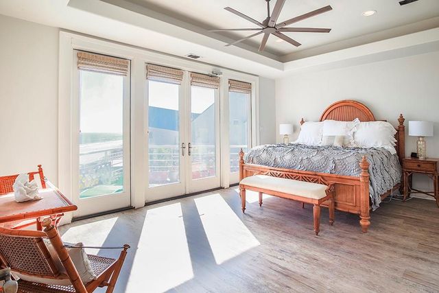 4214 Turks Point, Galveston, TX 77554