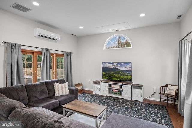 5 HAMPTON CT, Mount Laurel, NJ 08054