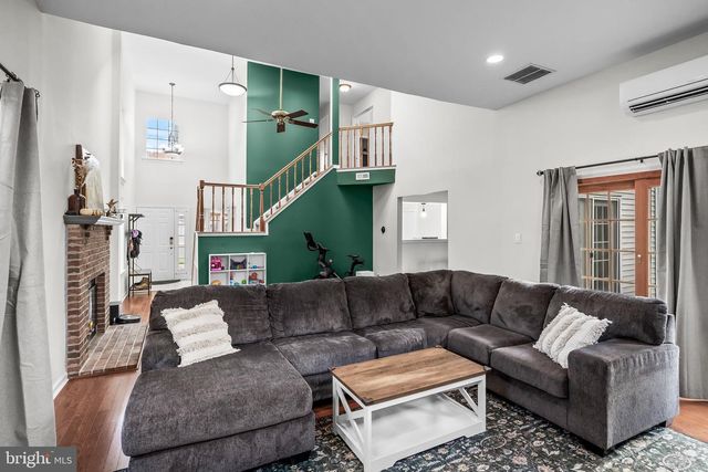 5 HAMPTON CT, Mount Laurel, NJ 08054