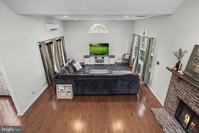 5 HAMPTON CT, Mount Laurel, NJ 08054