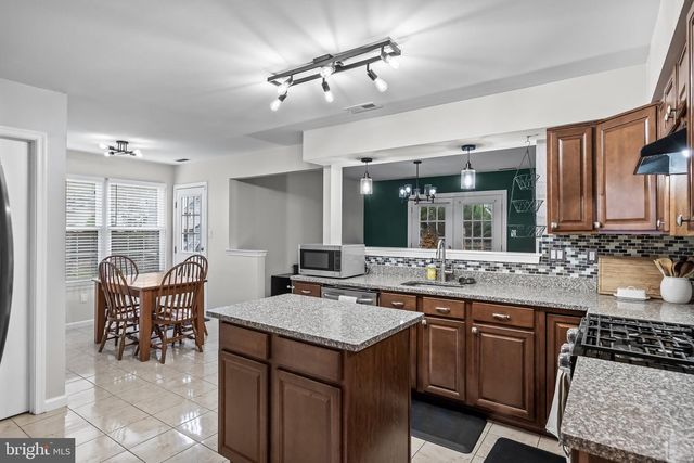 5 HAMPTON CT, Mount Laurel, NJ 08054