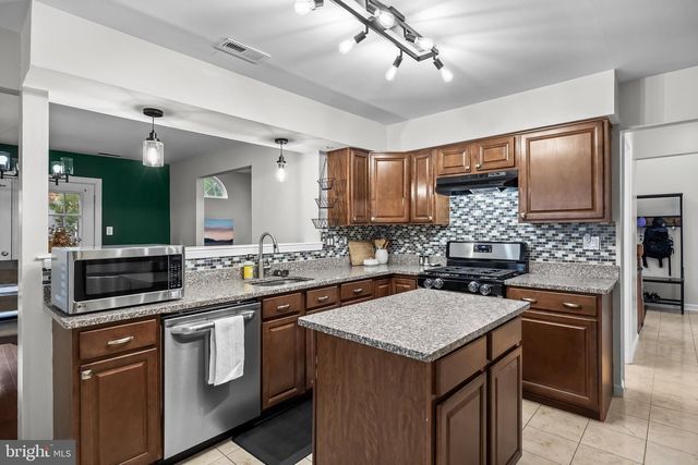 5 HAMPTON CT, Mount Laurel, NJ 08054