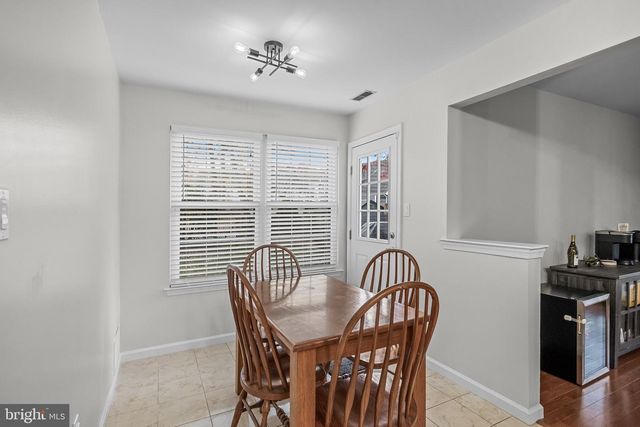 5 HAMPTON CT, Mount Laurel, NJ 08054