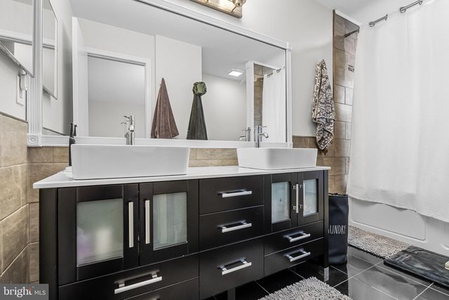 5 HAMPTON CT, Mount Laurel, NJ 08054