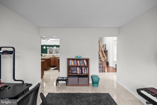 5 HAMPTON CT, Mount Laurel, NJ 08054