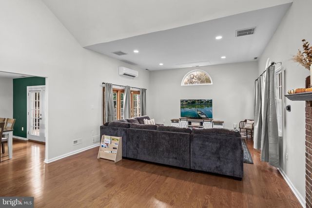 5 HAMPTON CT, Mount Laurel, NJ 08054